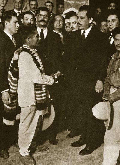 Lazaro Cardenas che riceve una delegazione indiana, anni 